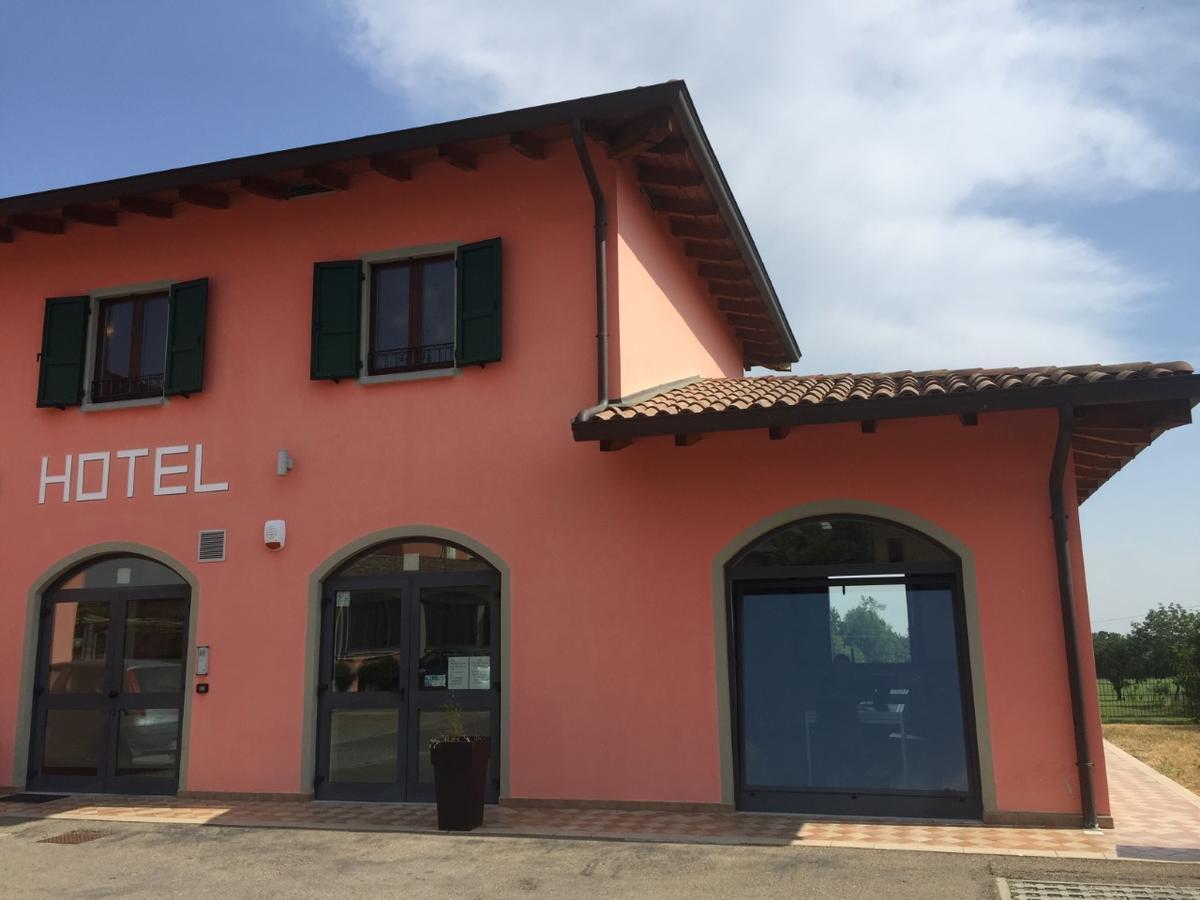 Hotel Barabba Quattro Castella Exteriör bild