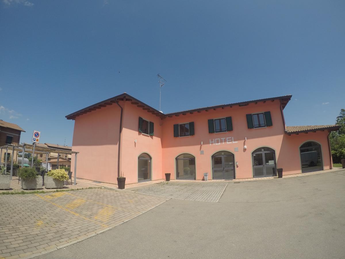 Hotel Barabba Quattro Castella Exteriör bild